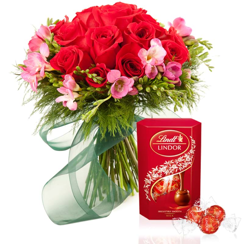 Italia in fiore consegna rose rosse con cioccolatini lindt in Italia