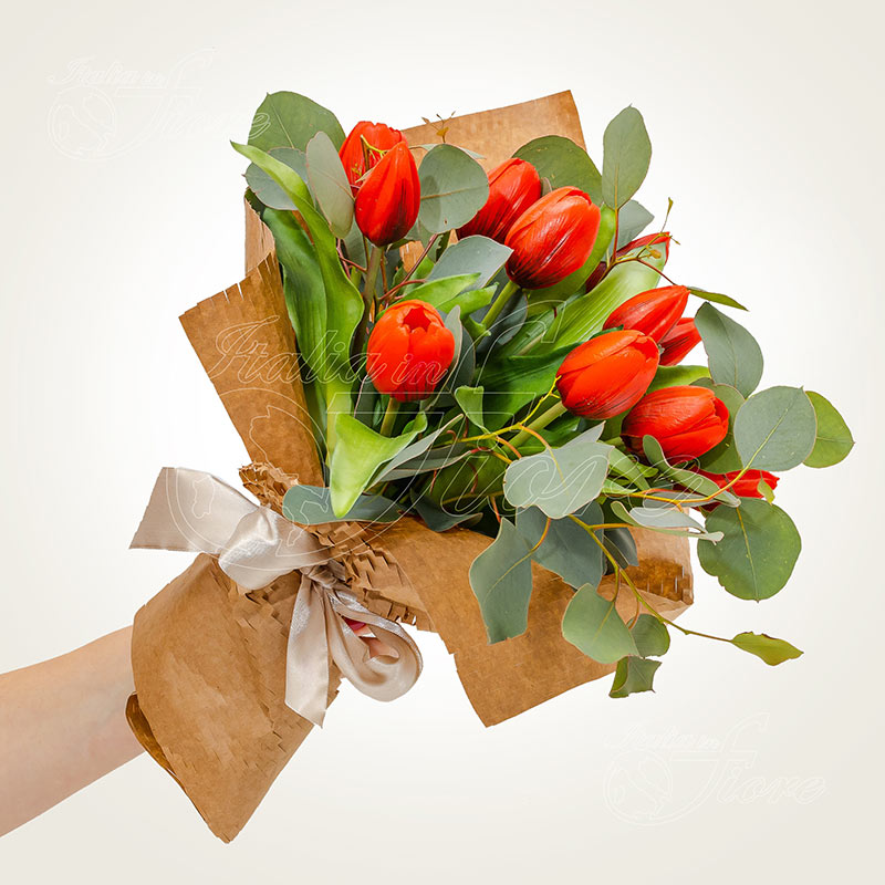 20240115 051048 tulipani-rossi-mano a domicilio gratis in Italia
