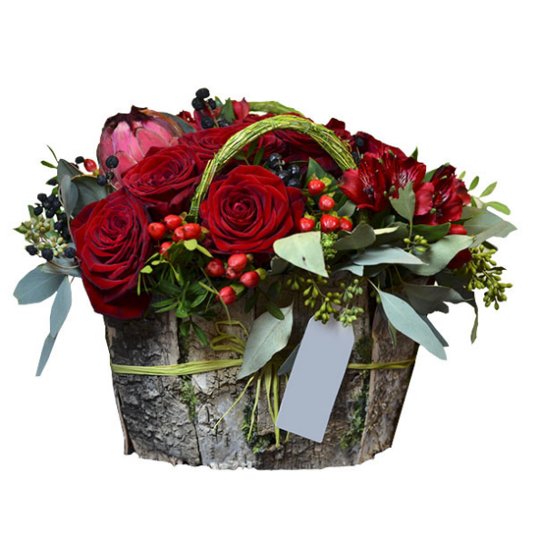 cestino di rose rosse