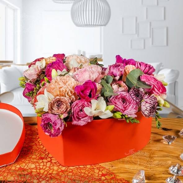 cuore di fiori colorati